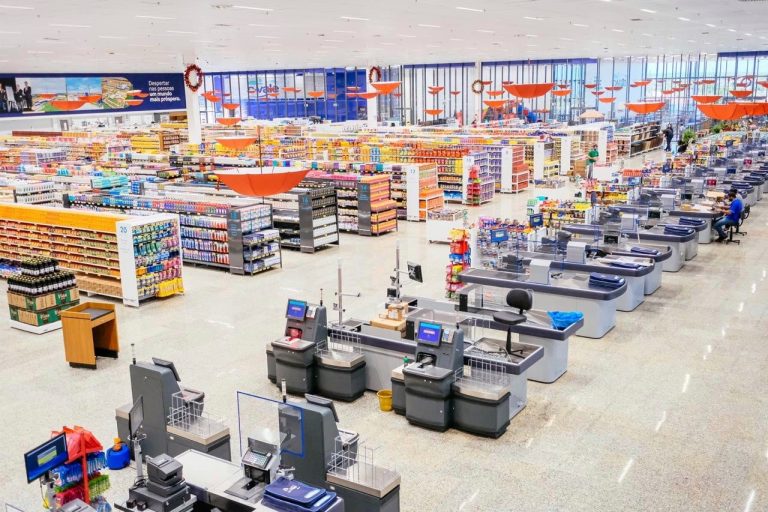 HIPERMERCADO C.VALE: 25 mil itens e  inovações em Assis