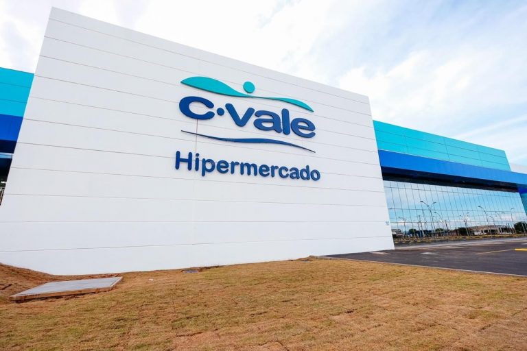 HIPERMECADO C.VALE: Uma hiper obra