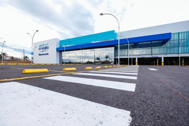 HIPERMECADO C.VALE: Energia fotovoltaica