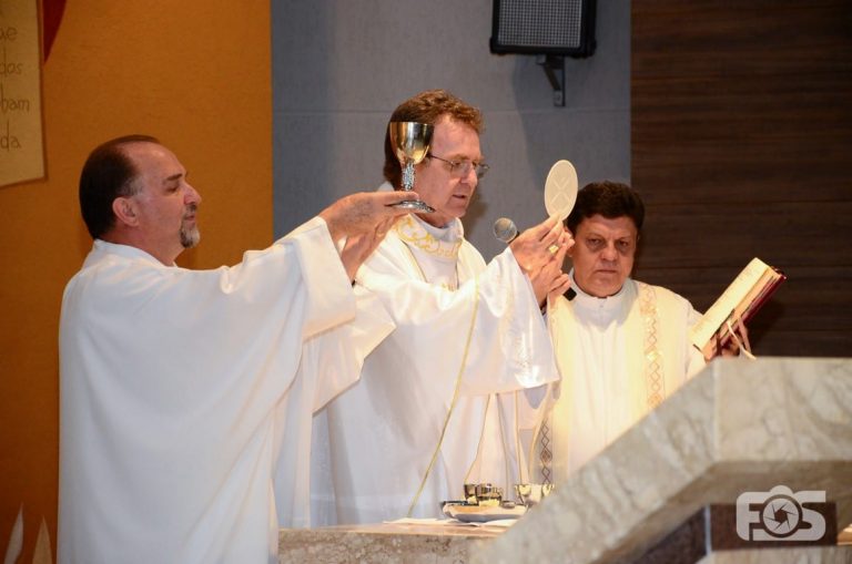 Dom Anuar Battisti celebra 40 anos de sacerdócio em Tupãssi