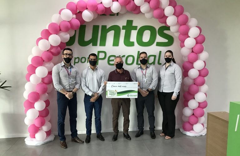 Campanha do Sicredi de incentivo a poupança premia associado de Perobal (PR)