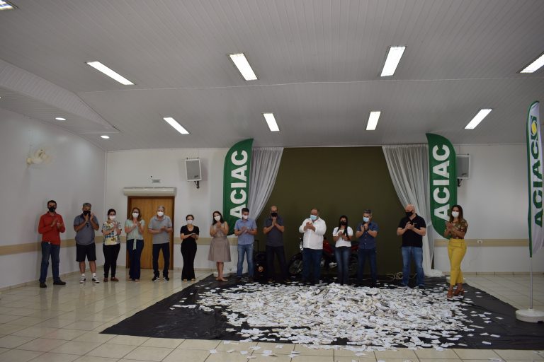 Morador do Jardim Progresso ganhou o carro zero km sorteado pela ACIAC