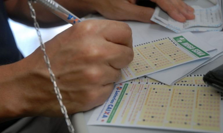 Mega da Virada 2020: Veja como jogar pela internet e fazer um bolão oficial