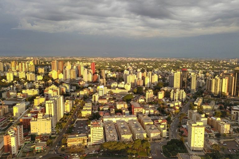 Verão chega nesta segunda-feira com tempo instável, prevê o Simepar