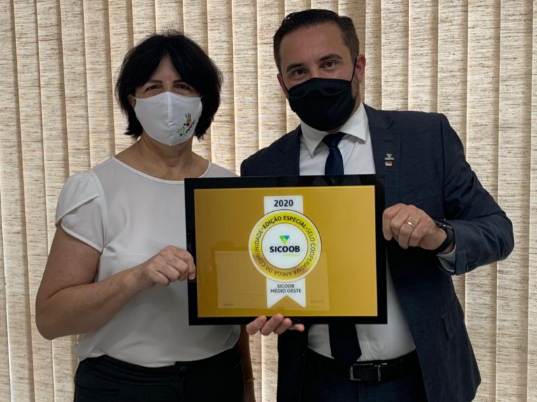 Sicoob Médio Oeste recebe o Selo Cooperativa Amiga da Comunidade