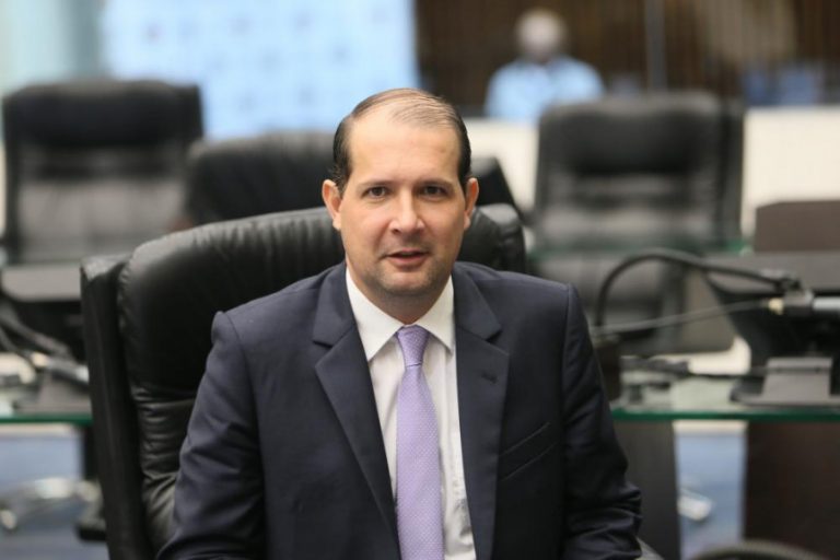 Marcel Micheletto prestigia posse em Assis e reafirma compromisso municipalista
