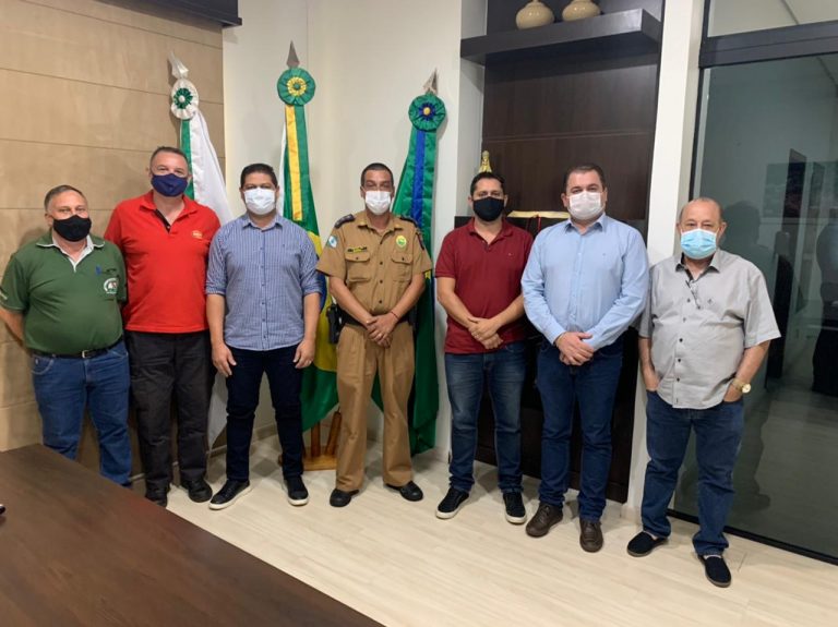 Segurança pública é tema de reunião entre prefeitura, autoridades policiais e Conseg