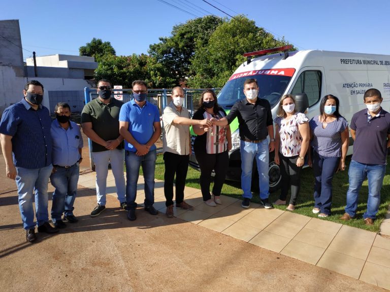 Secretário Marcel Micheletto entrega ambulância com ‘Semi-UTI’ para Jesuítas