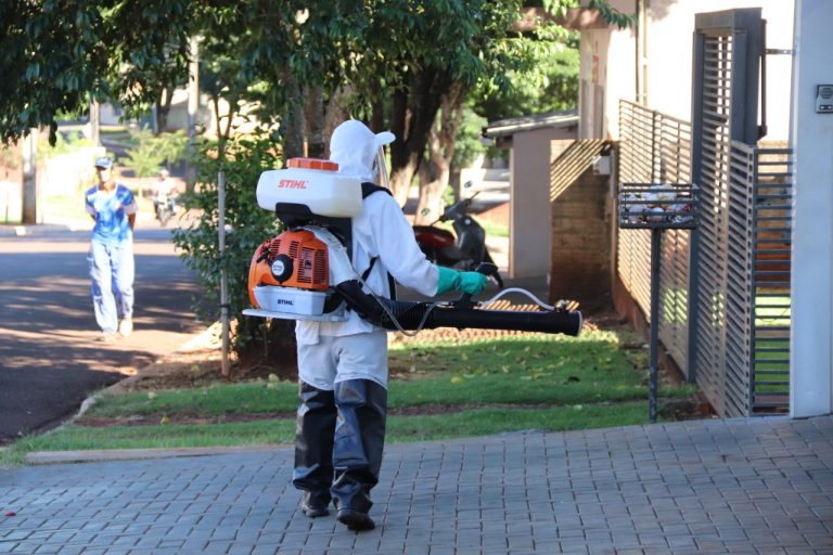 Saúde realiza aplicação de fumacê em bairro de Cafelândia para bloqueio do Aedes