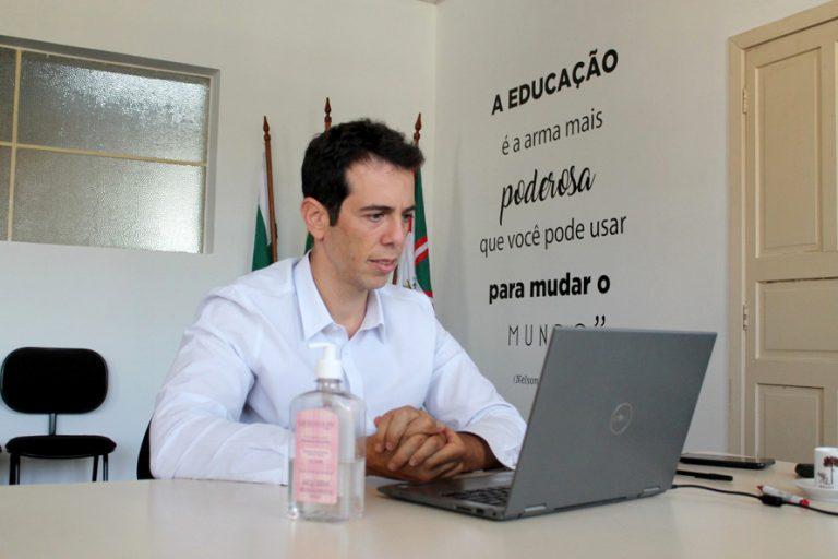 Secretário confirma retomada das aulas no PR e acredita em diálogo com APP-Sindicato