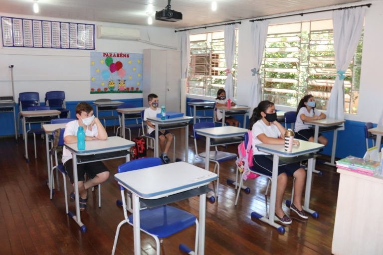 Aulas presenciais retomam na próxima segunda-feira (15) em Cafelândia