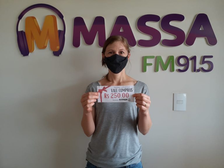 Massa FM e Rampani Supermercado entregam quinto vale-compra de R$250,00