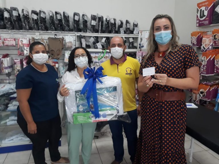 Michelle Fernanda Soares de Lima ganhadora da promoção da Cirúrgica Acácia