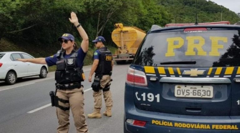 PRF realiza ações de prevenção de acidentes de trânsito durante a Semana Santa no Paraná