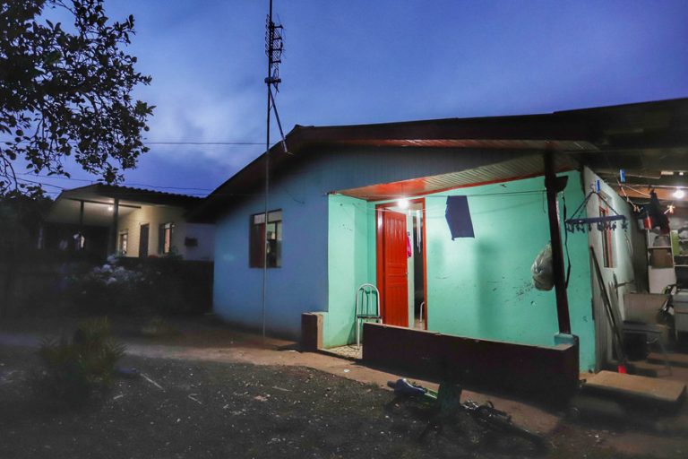 Seguem proibidos cortes de luz, água e gás durante a pandemia