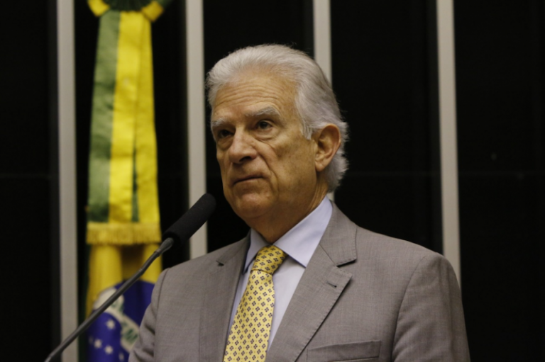 Câmara aprova urgência para votar projeto que prorroga prazo para declaração do IR