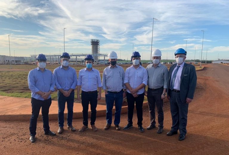 Autoridades visitam obras do Frigorífico da Frimesa em Assis Chateaubriand