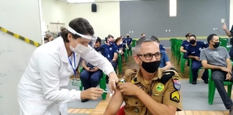 Policiais Militares começam a ser vacinados contra a covid-19