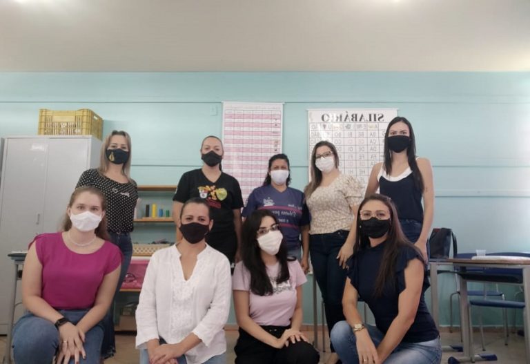 Educação de Cafelândia realiza formação continuada com professores