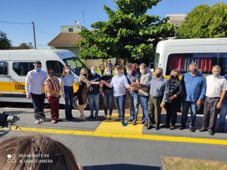 Assis Chateaubriand recebe duas Vans para a Educação através de Micheletto
