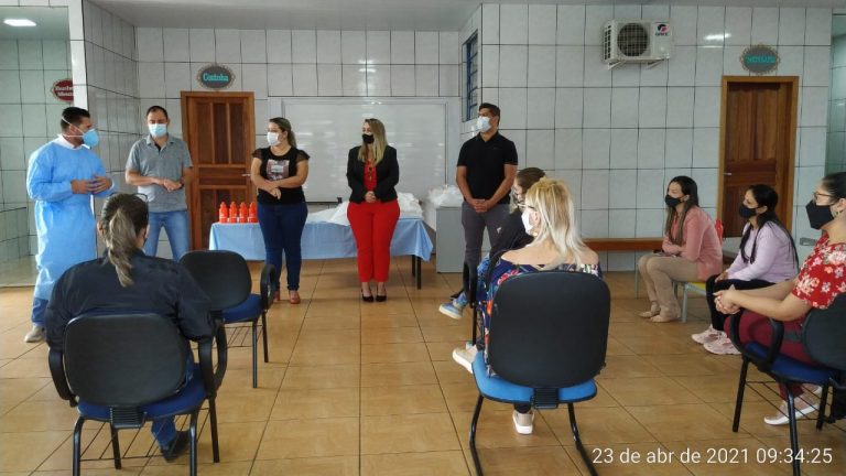 Voltas às aulas  Assis Chateaubriand faz testagem contra COVID-19 nos profissionais da educação