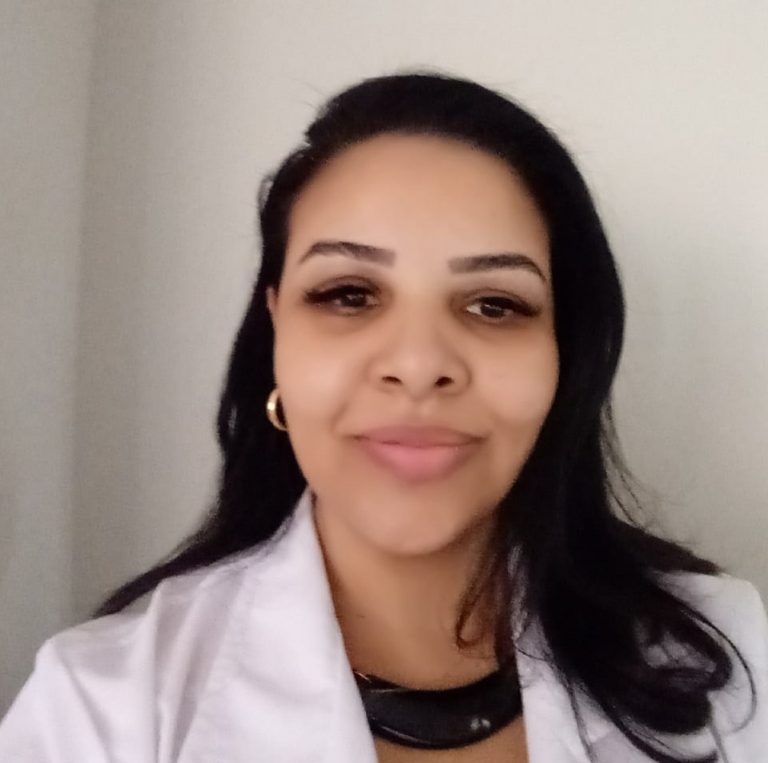 Pesquisadora avalia situação do Brasil, como avaliar artigos científicos e afirma que vacina só é eficaz seguindo protocolos de prevenção