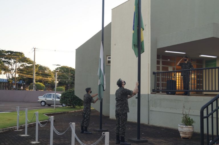Tiro de Guerra realiza ato cívico de hasteamento da Bandeira Nacional