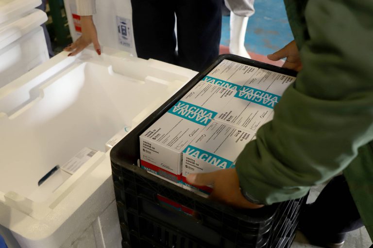 Paraná avança na vacinação de pessoas acima de 60 anos e profissionais da segurança