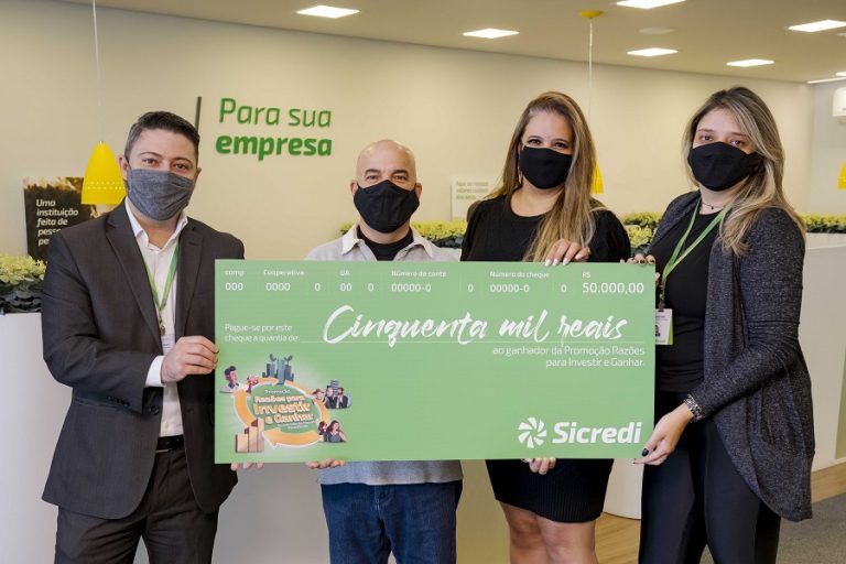 Sicredi Vale do Piquiri Abcd PR/SP entrega segundo prêmio da campanha Razões para Investir e Ganhar