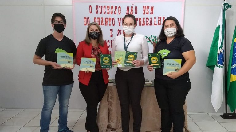Observatório Social repassa material da ‘Semana da Cidadania’ para alunos e entidades
