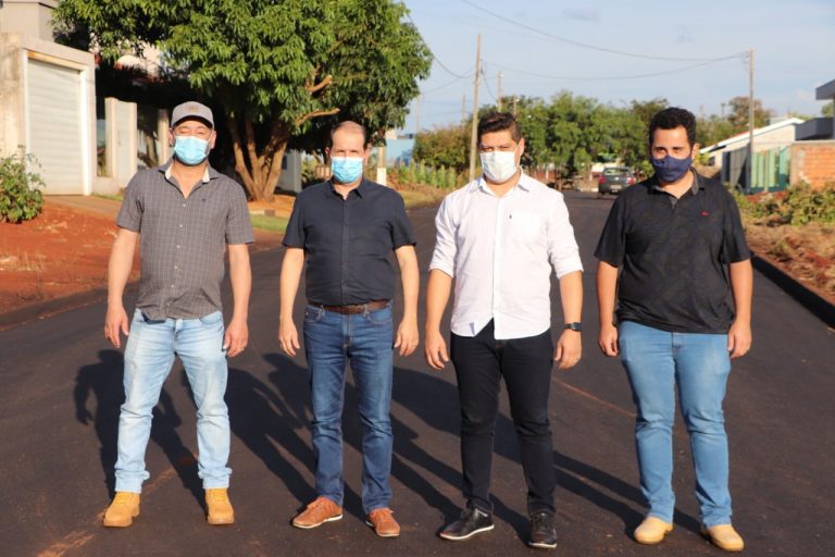 Valtinho e Micheletto visitam obras em andamento no município