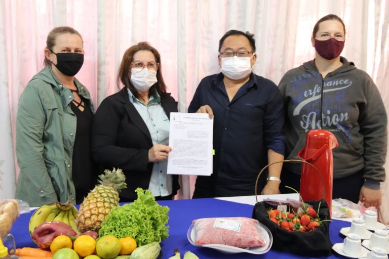 Cafelândia assina convênio junto com agricultores familiares para merenda escolar