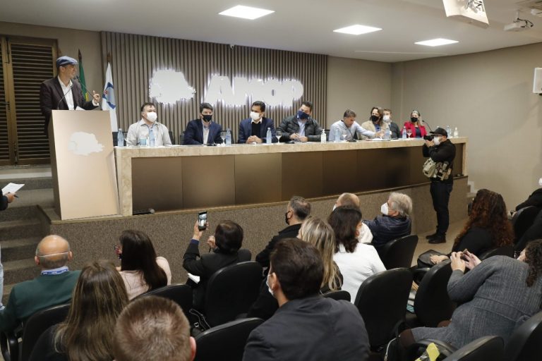 Feder discute com prefeitos da AMOP caminhos da  Educação no pós-pandemia