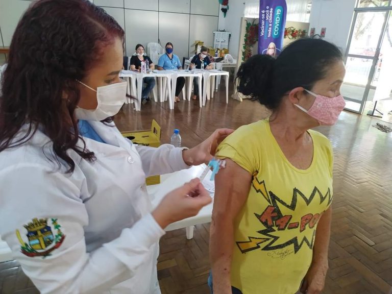 Cafelândia realiza imunização para profissionais da saúde e da educação nesta sexta-feira