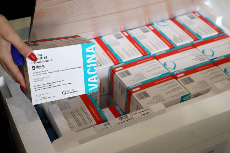 Paraná receberá nesta quarta mais 237 mil vacinas da AstraZeneca