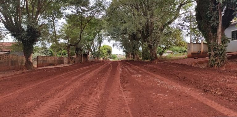 Ruas não pavimentadas do Araçá recebem aplicação de solo brita
