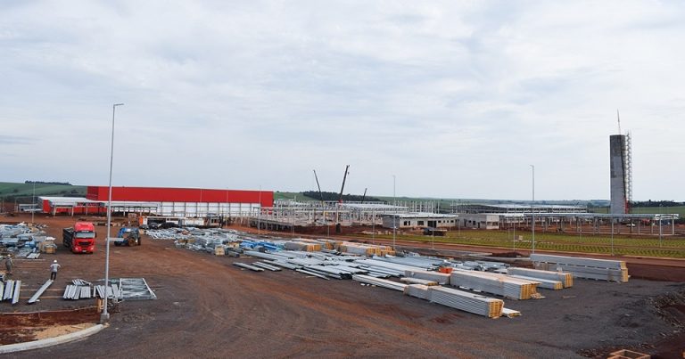 Lideranças falam sobre as obras do Frigorífico da Frimesa que  atingem 50% da primeira etapa