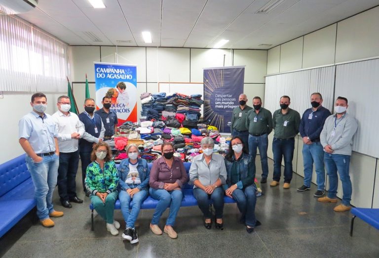 C.Vale arrecada mais de 18 mil peças de roupas, cobertores e calçados para doação