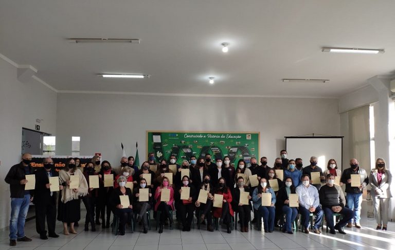 Núcleo Regional de Educação de Assis Chateaubriand empossa diretores e auxiliares