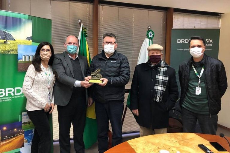 BRDE e Sicredi Vale do Piquiri ABCD PR/SP comemoram parceria na geração de emprego e renda