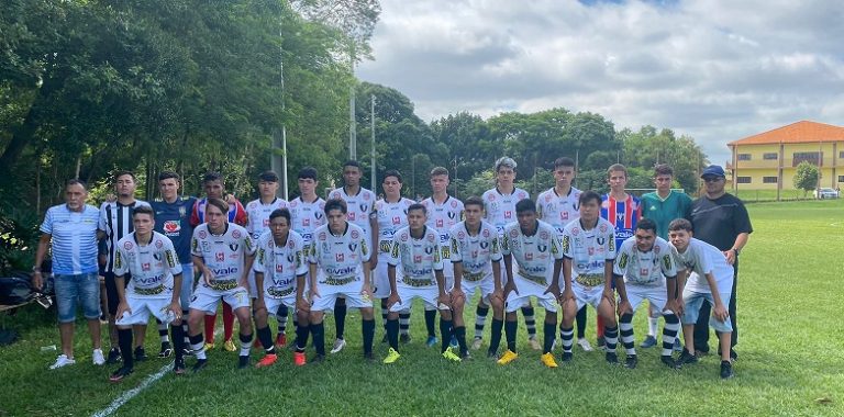 Equipes da Escolinha de futebol participam de competição promovida pela Liga de Cascavel