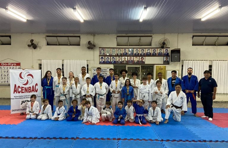Judocas da ACENBAC se destacam em Regional disputado em Foz do Iguaçu