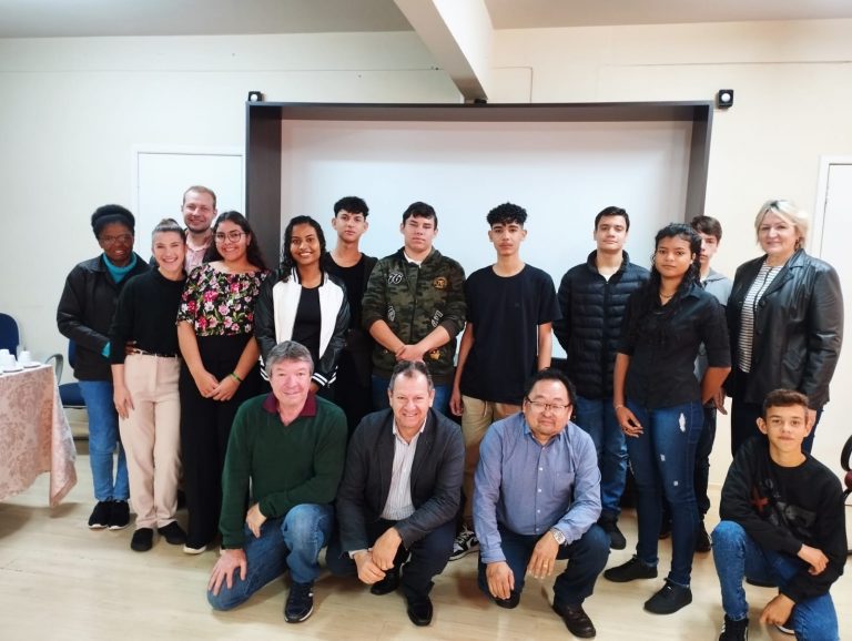 20 Jovens Aprendizes assinam contrato com a Prefeitura de Cafelândia
