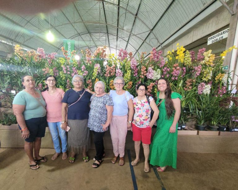 Idosos de Assis Chateaubriand participam da Festa das Orquídeas e do Peixe em Maripá