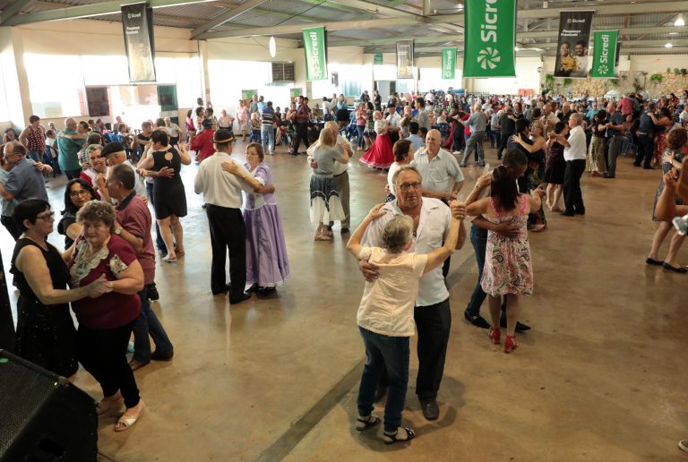Matinê da Melhor Idade acontece dia 24 de agosto em Maripá; entrada é gratuita