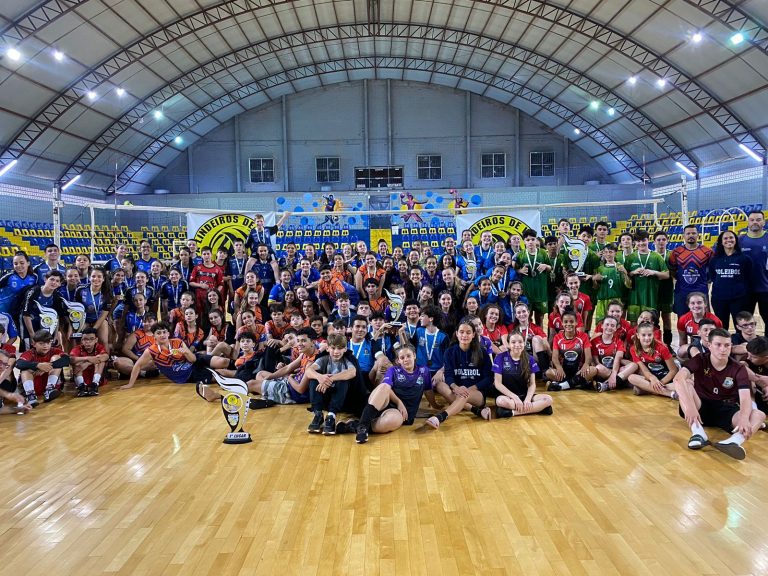 Maripá sedia etapa da Copa Lindeiros de Voleibol; equipe feminina sagra-se campeã e masculino leva o 4º lugar