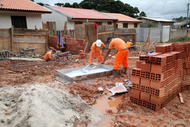 Renda média dos trabalhadores do Paraná cresce 6,7% em um ano