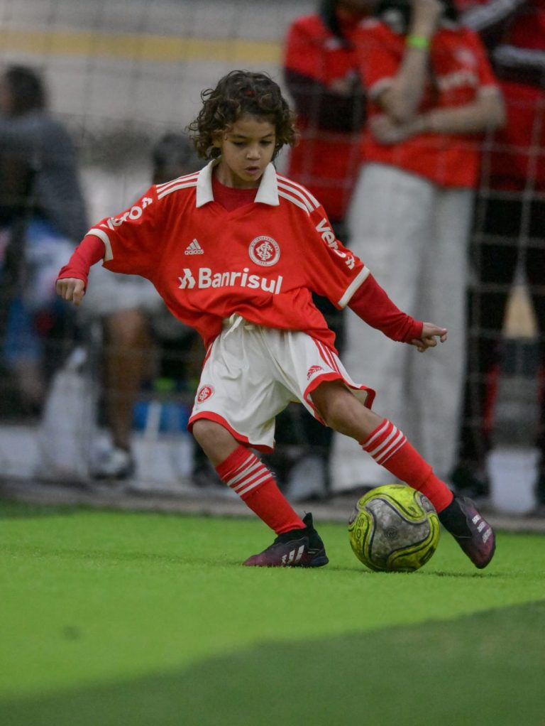 Davizinho Bosquette marca mais 3 gols na rodada e ajuda o Internacional Mirim subir na tabela