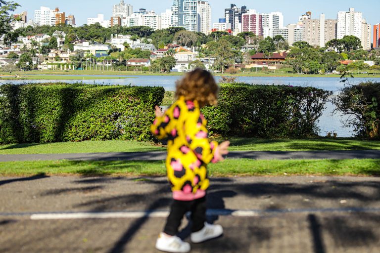 Com chuva, qualidade do ar volta aos bons padrões habituais no Paraná