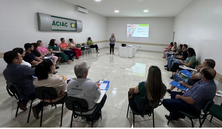 ACIAC e Sicoob realizam Café da Manhã de Negócios com palestra sobre liderança